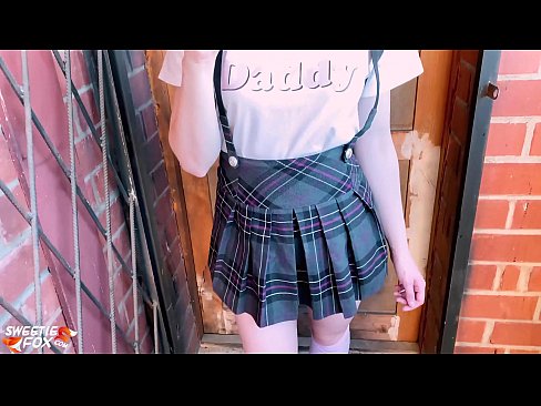 ❤️ Schoolgirl Sucks a dick gu domhainn agus fucks an àite clasaichean. ❤❌  Bhidio gnè  leinn  ☑